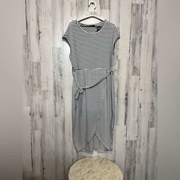 Stripped dress - Picture 1 of 10